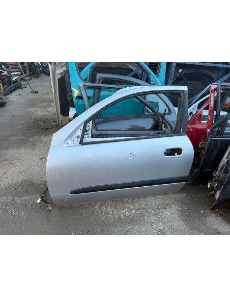 porta esq nissan  almera n16 3p