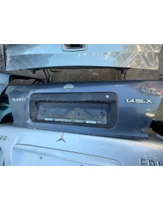 tampa da mala nissan sunny